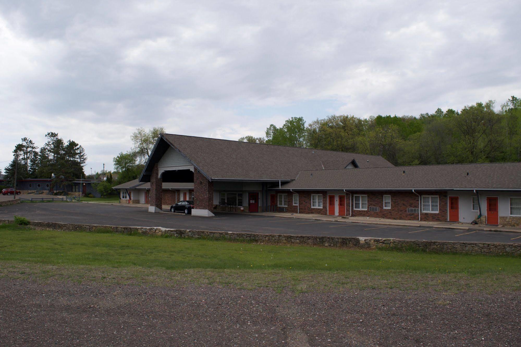 Amerivu Inn & Suites - St Croix Falls Saint Croix Falls Екстериор снимка